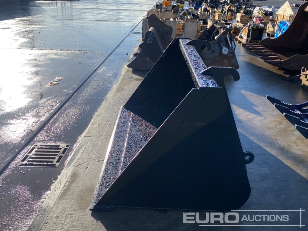 Unused 66" Loader Bucket to suit JCB Telehandler - Bucket: picture 3 Unused 66" Loader Bucket to suit JCB Telehandler - Bucket: picture 3