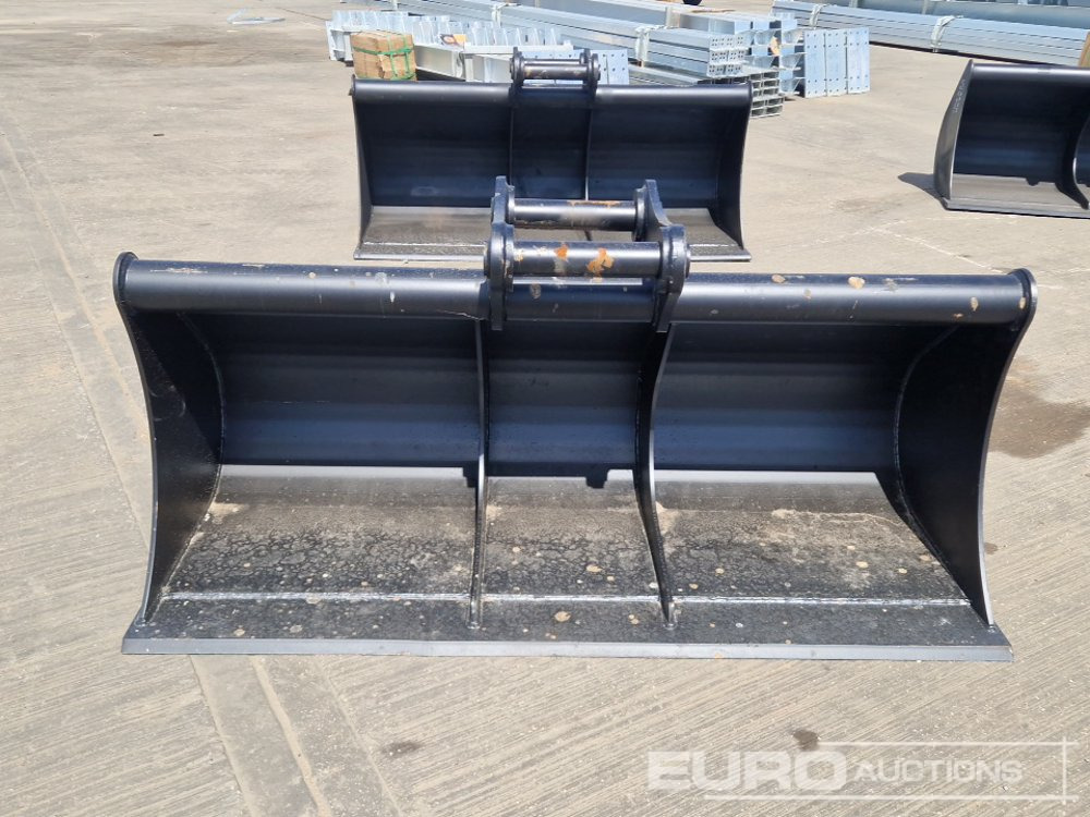 New Bucket Unused 70" Ditching Bucket 65mm Pin to suit 13 Ton Excavator: picture 8
