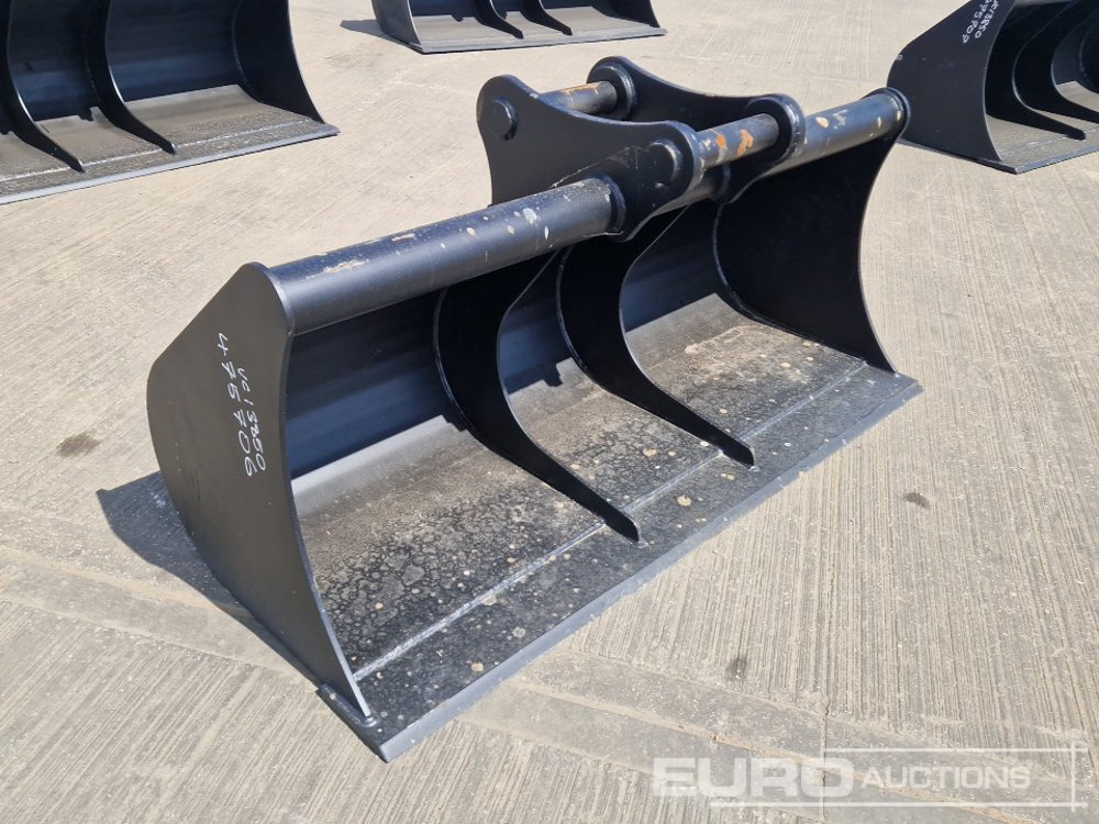New Bucket Unused 70" Ditching Bucket 65mm Pin to suit 13 Ton Excavator: picture 7