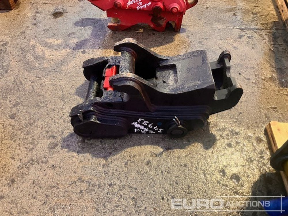 Unused CAT Hydraulic Double Lock QH 50mm Pin to suit 6-8 Ton Excavator - Quick coupler: picture 2 Unused CAT Hydraulic Double Lock QH 50mm Pin to suit 6-8 Ton Excavator - Quick coupler: picture 2