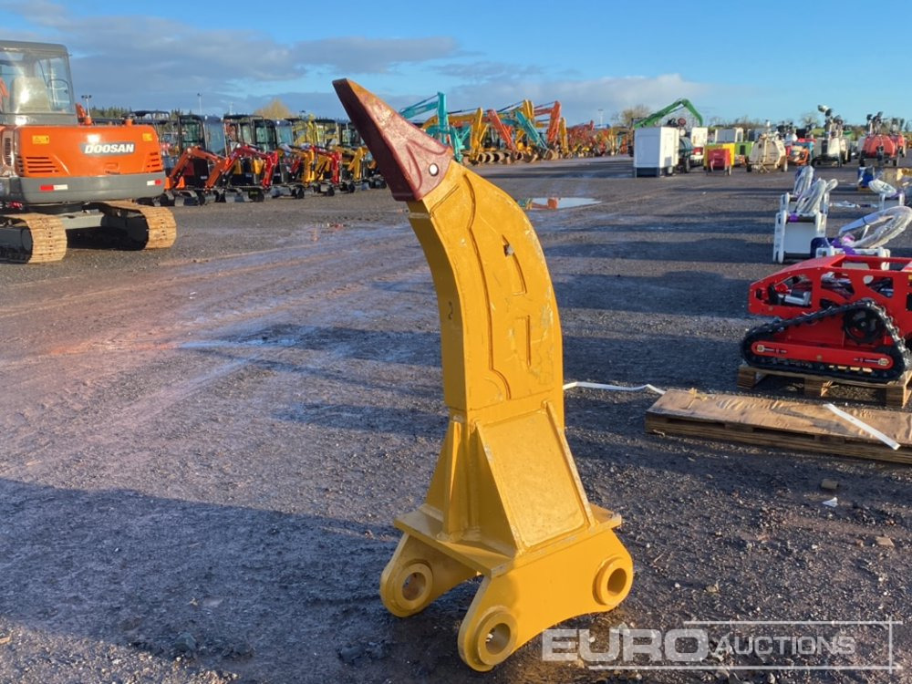 Unused GIYI Ripper 80mm Pin to suit 20 Ton Excavator - Bucket: picture 1 Unused GIYI Ripper 80mm Pin to suit 20 Ton Excavator - Bucket: picture 1