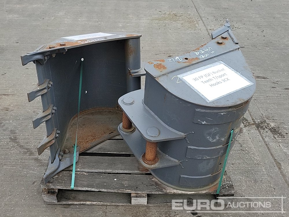 Volvo 30", 30" Digging Bucket 45mm Pin to suit 4-6 Ton Excavator - Bucket: picture 4 Volvo 30", 30" Digging Bucket 45mm Pin to suit 4-6 Ton Excavator - Bucket: picture 4