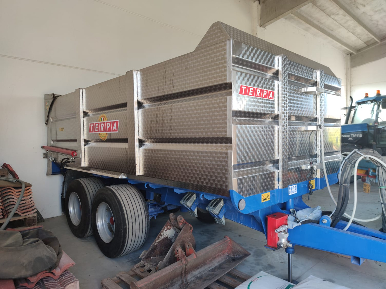 Rimorchio per vendemmia usato Terpa TT 12 HA - Farm trailer: picture 2 Rimorchio per vendemmia usato Terpa TT 12 HA - Farm trailer: picture 2