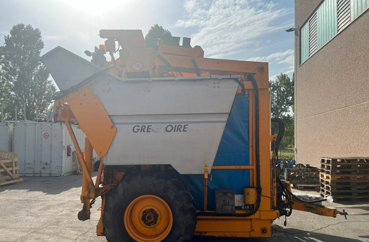 Vendemmiatrice usata Grégoire G60I - Grape harvesting machine: picture 3 Vendemmiatrice usata Grégoire G60I - Grape harvesting machine: picture 3