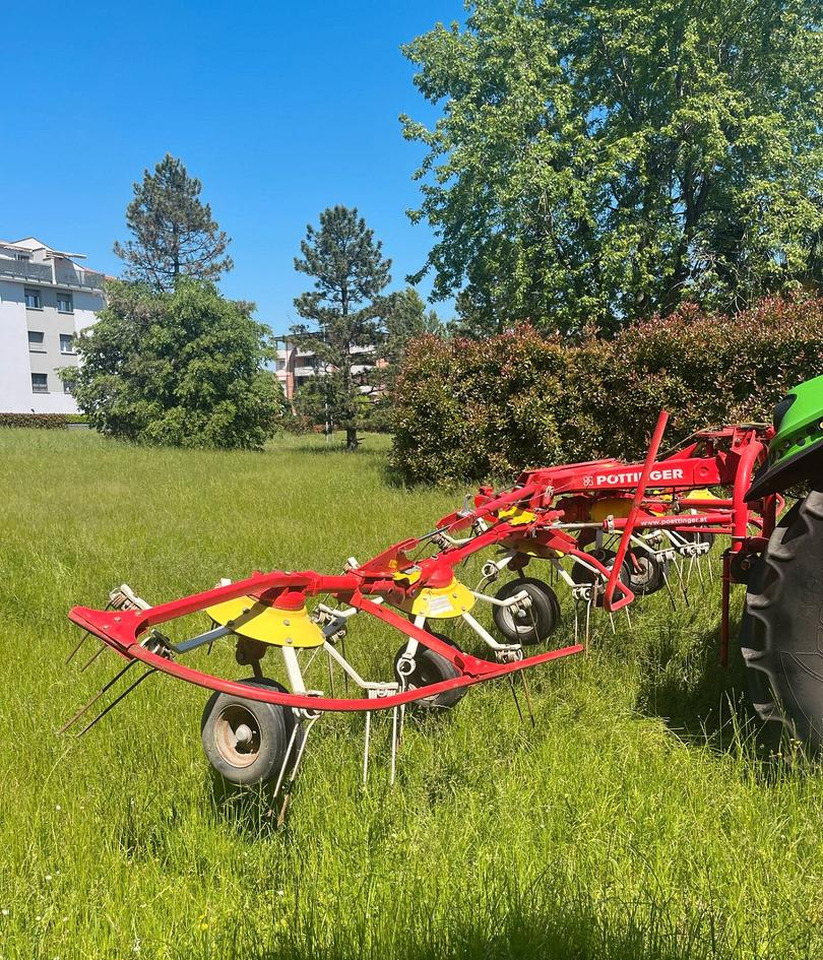 Voltafieno usato Pottinger Hit 690 N - Tedder/ Rake: picture 1 Voltafieno usato Pottinger Hit 690 N - Tedder/ Rake: picture 1