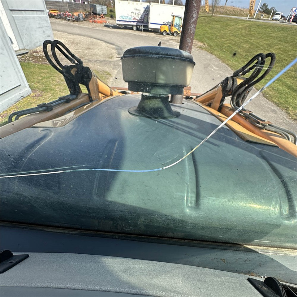 Backhoe loader Case 695SM-4PS: picture 30