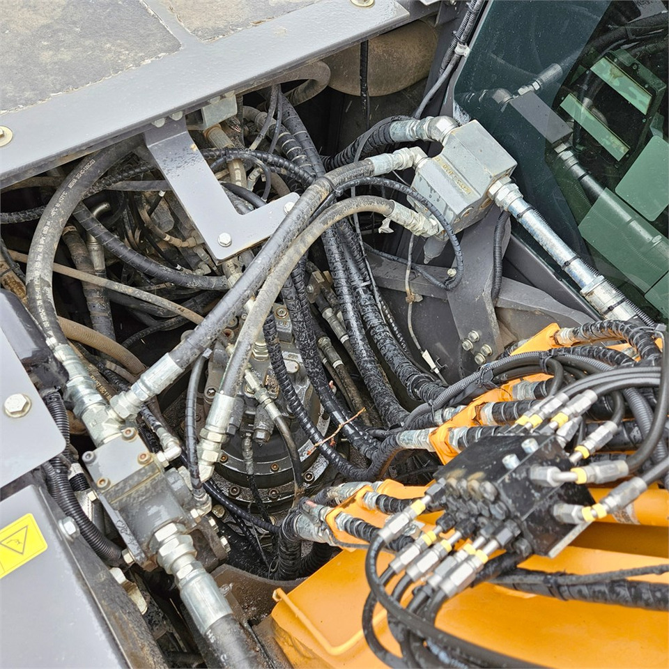 Crawler excavator Case CX250 D: picture 38