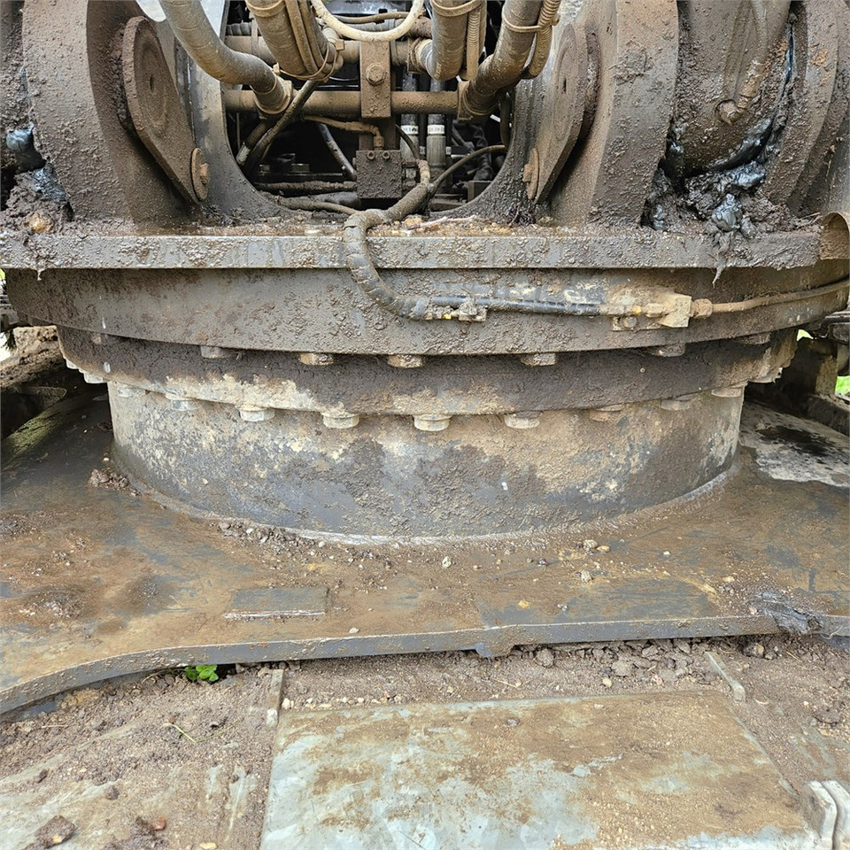Crawler excavator Case CX250 D: picture 45