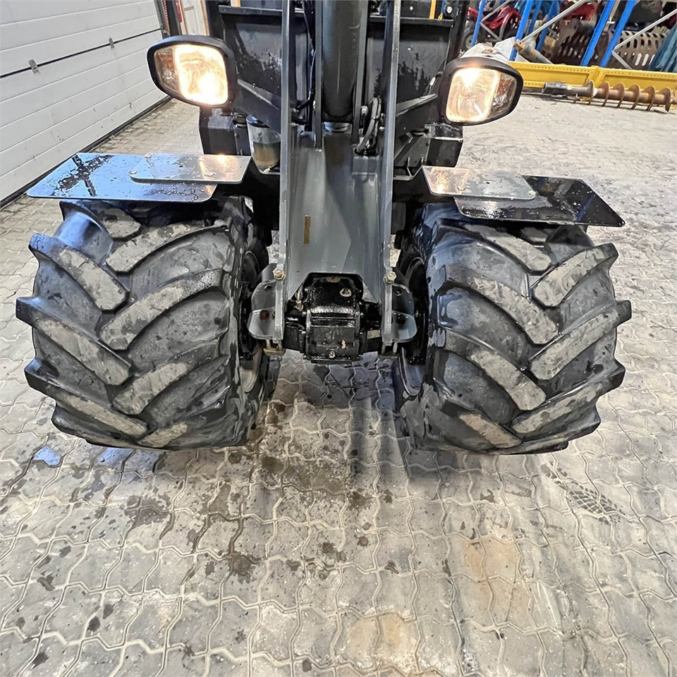 Wheel loader Giant V452T X-Tra HD: picture 28