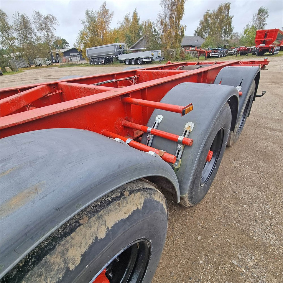 Container transporter/ Swap body semi-trailer HFR Container chassis: picture 11