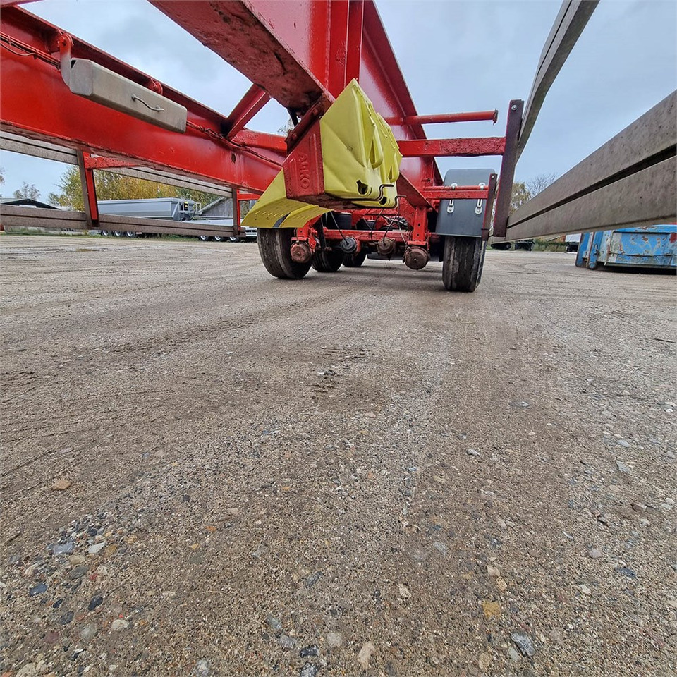 Container transporter/ Swap body semi-trailer HFR Container chassis: picture 15