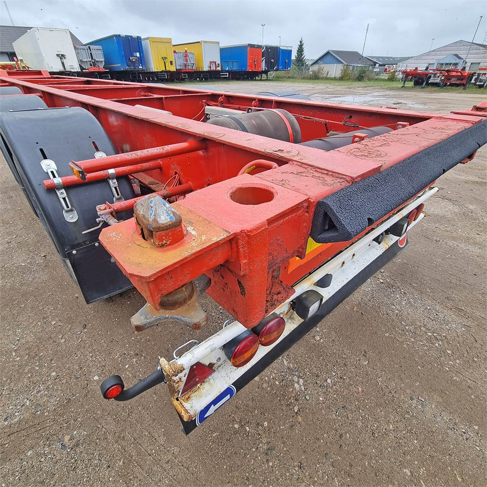 Container transporter/ Swap body semi-trailer HFR Container chassis: picture 14