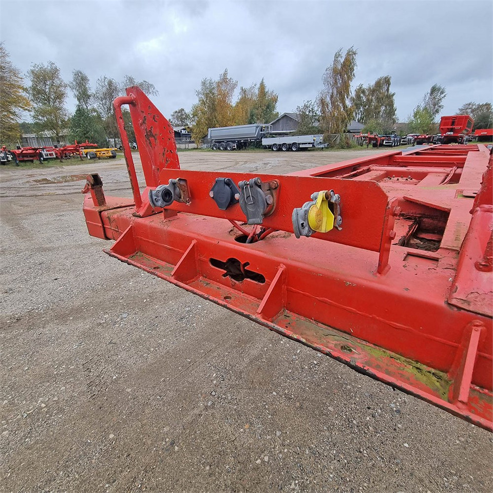 Container transporter/ Swap body semi-trailer HFR Container chassis: picture 17