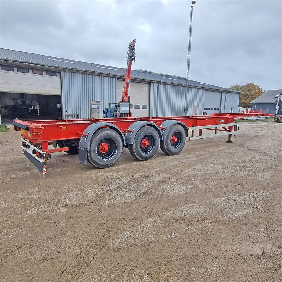 Container transporter/ Swap body semi-trailer HFR Container chassis: picture 7