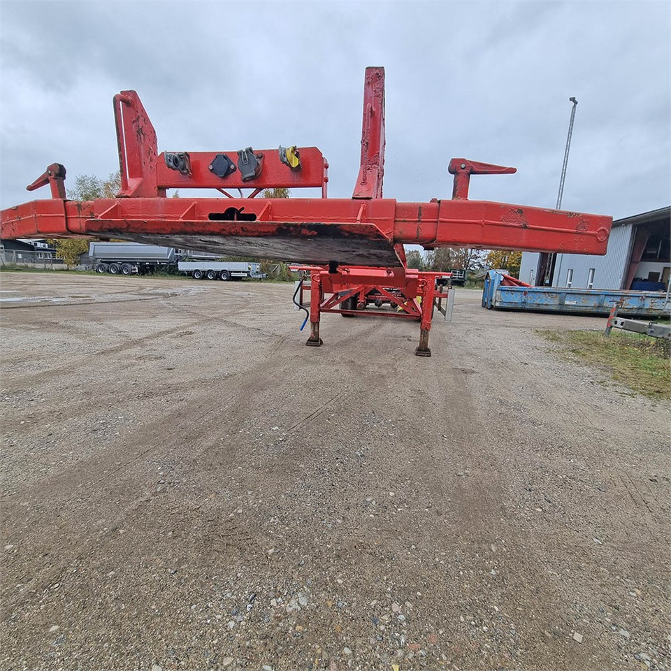 Container transporter/ Swap body semi-trailer HFR Container chassis: picture 16