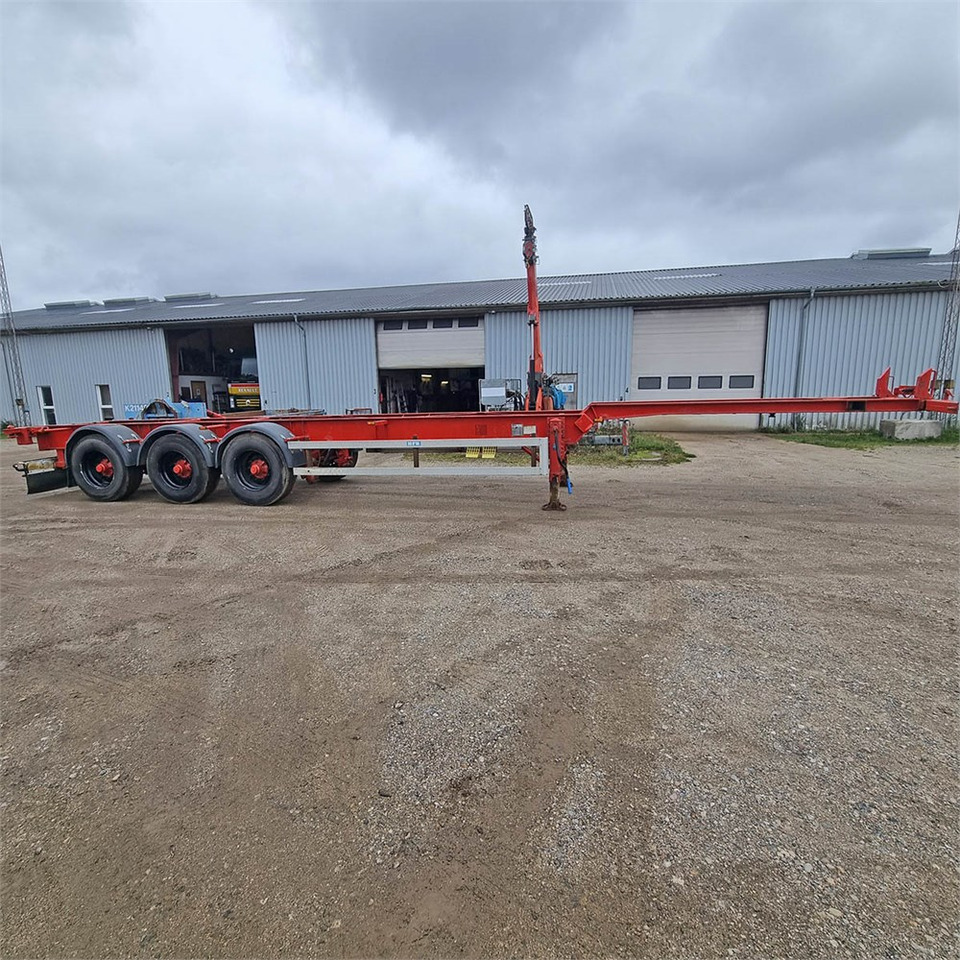Container transporter/ Swap body semi-trailer HFR Container chassis: picture 6