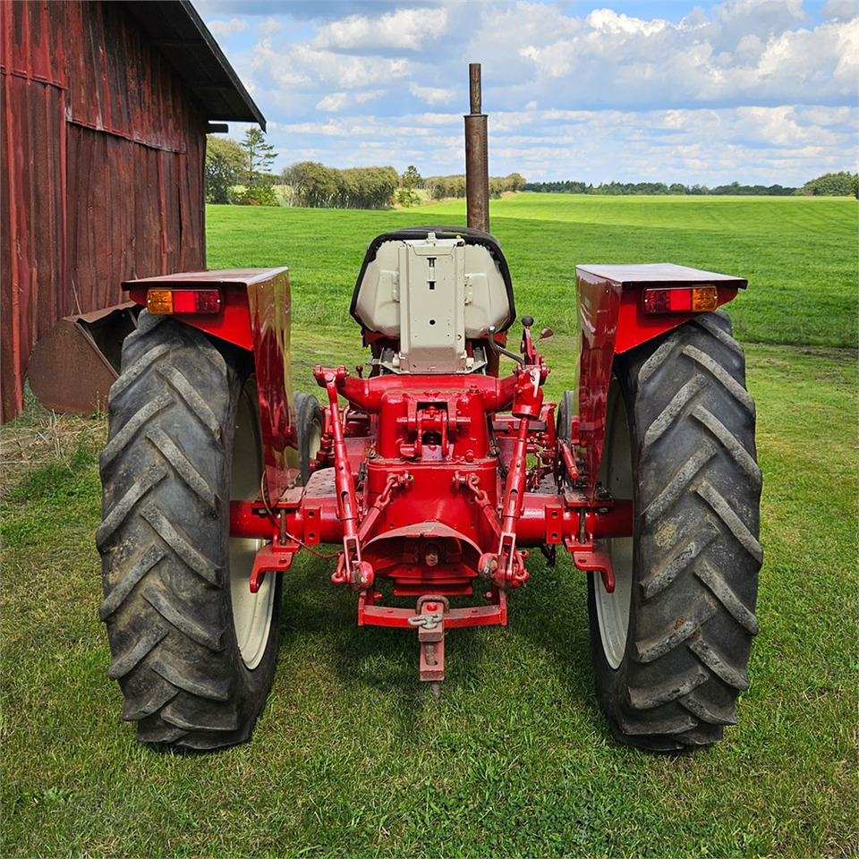 IH 444 - Farm tractor: picture 5 IH 444 - Farm tractor: picture 5