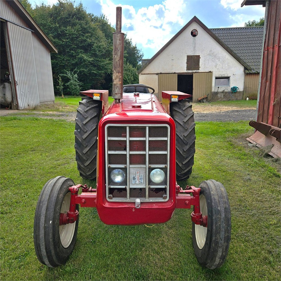 IH 444 - Farm tractor: picture 2 IH 444 - Farm tractor: picture 2