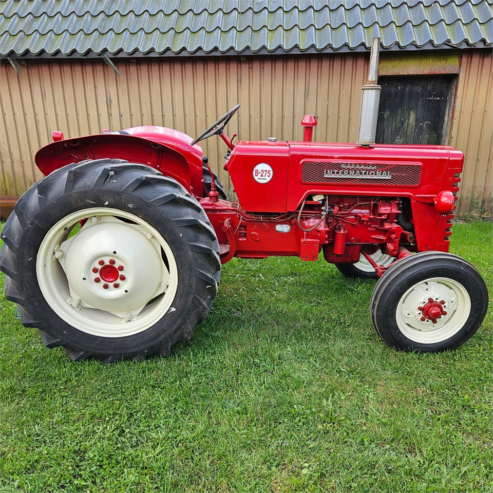 IH B-275 - Farm tractor: picture 4 IH B-275 - Farm tractor: picture 4