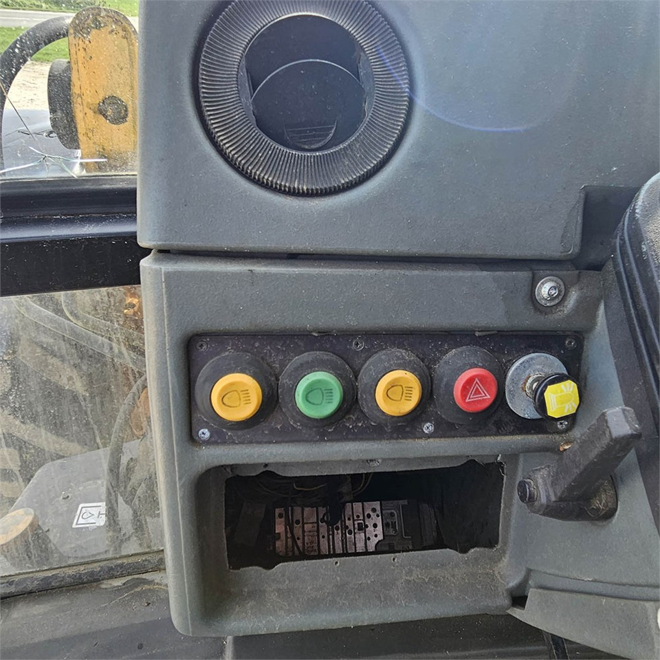Backhoe loader JCB 4CX eco T4i III B: picture 17
