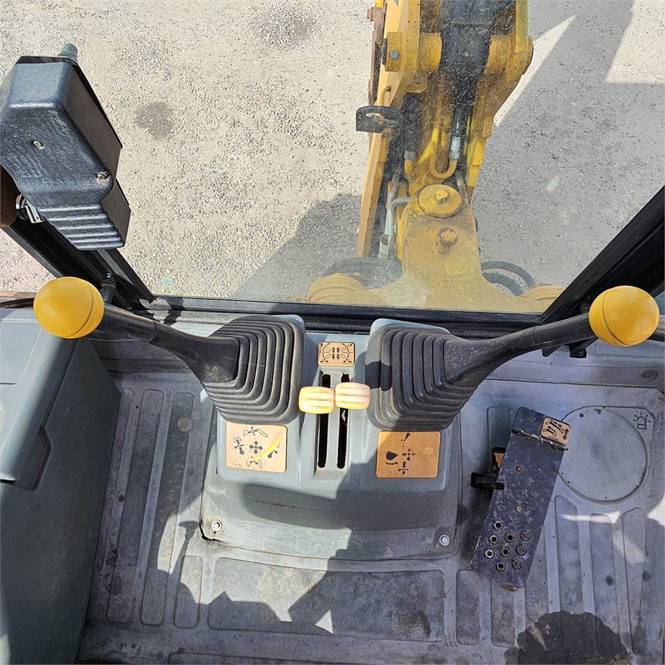 Backhoe loader JCB 4CX eco T4i III B: picture 11