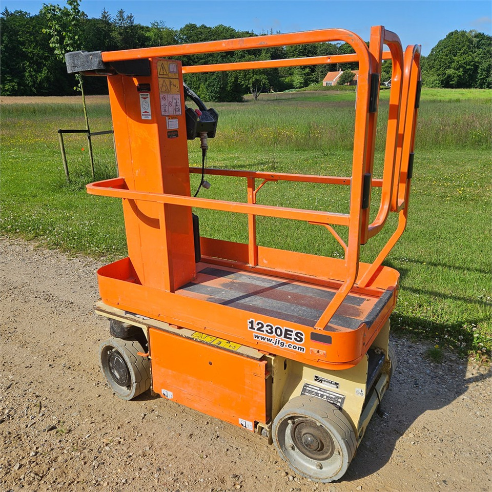JLG 1230 ES - Vertical mast lift: picture 1 JLG 1230 ES - Vertical mast lift: picture 1