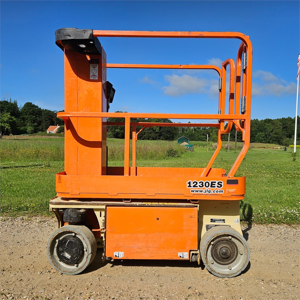 JLG 1230 ES - Vertical mast lift: picture 2 JLG 1230 ES - Vertical mast lift: picture 2