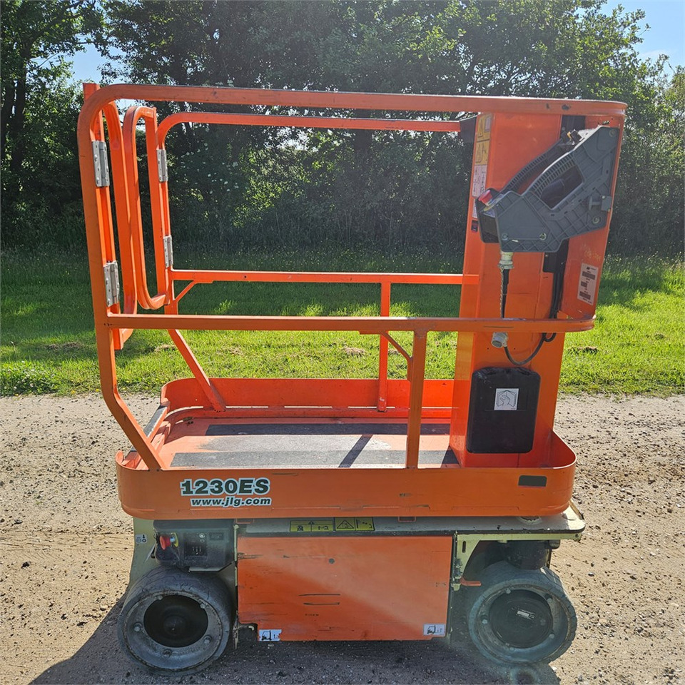 JLG 1230 ES - Vertical mast lift: picture 5 JLG 1230 ES - Vertical mast lift: picture 5