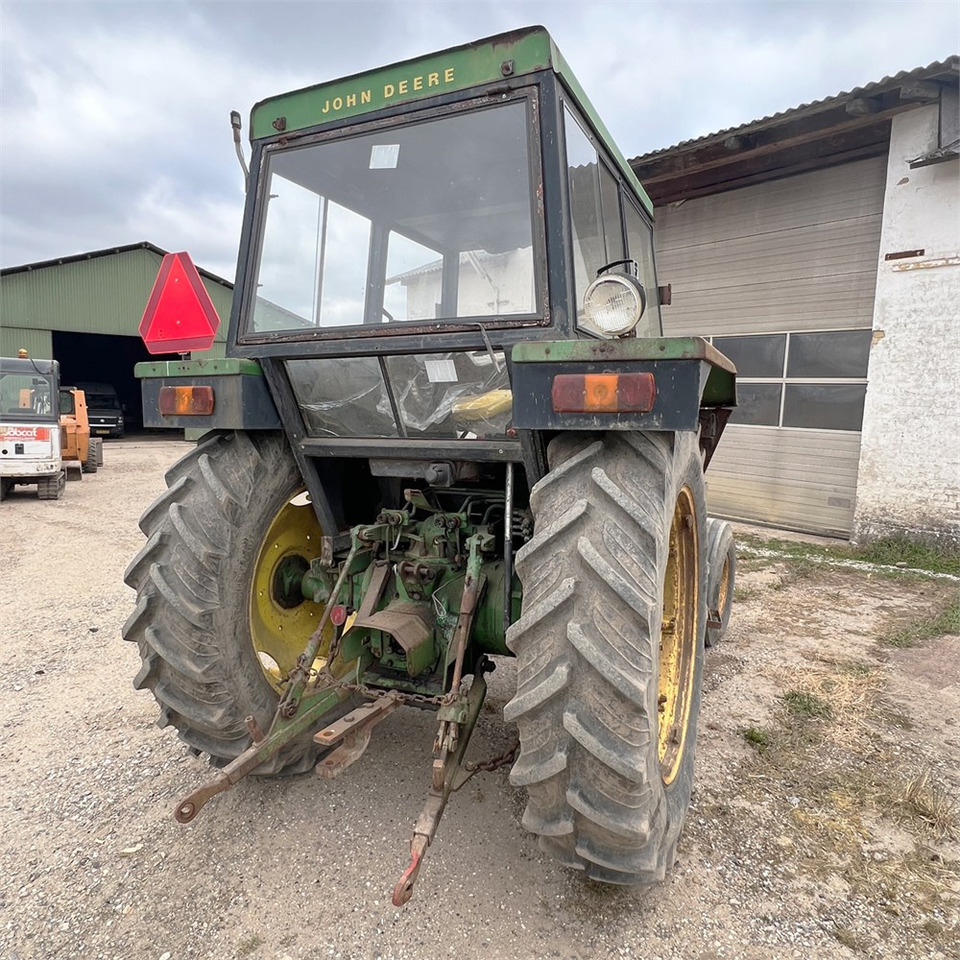 Farm tractor John Deere 2140: picture 10