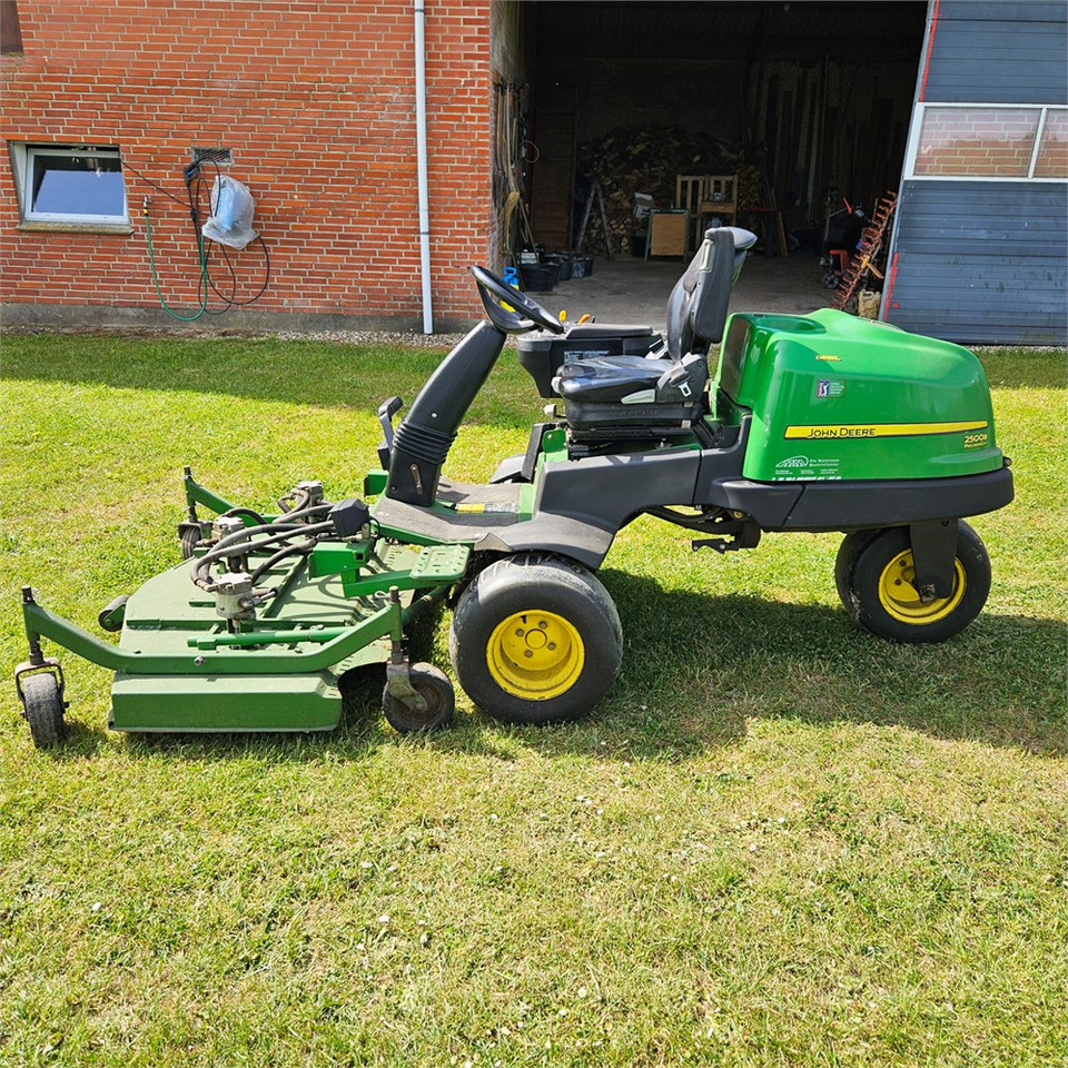 John Deere 2500B PrecisionCut on lease John Deere 2500B PrecisionCut: picture 24
