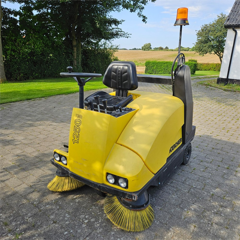 Kärcher KMR 1250 B - Industrial sweeper: picture 2 Kärcher KMR 1250 B - Industrial sweeper: picture 2