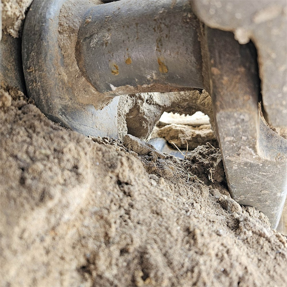 Crawler excavator Komatsu PC240 LC-8: picture 49