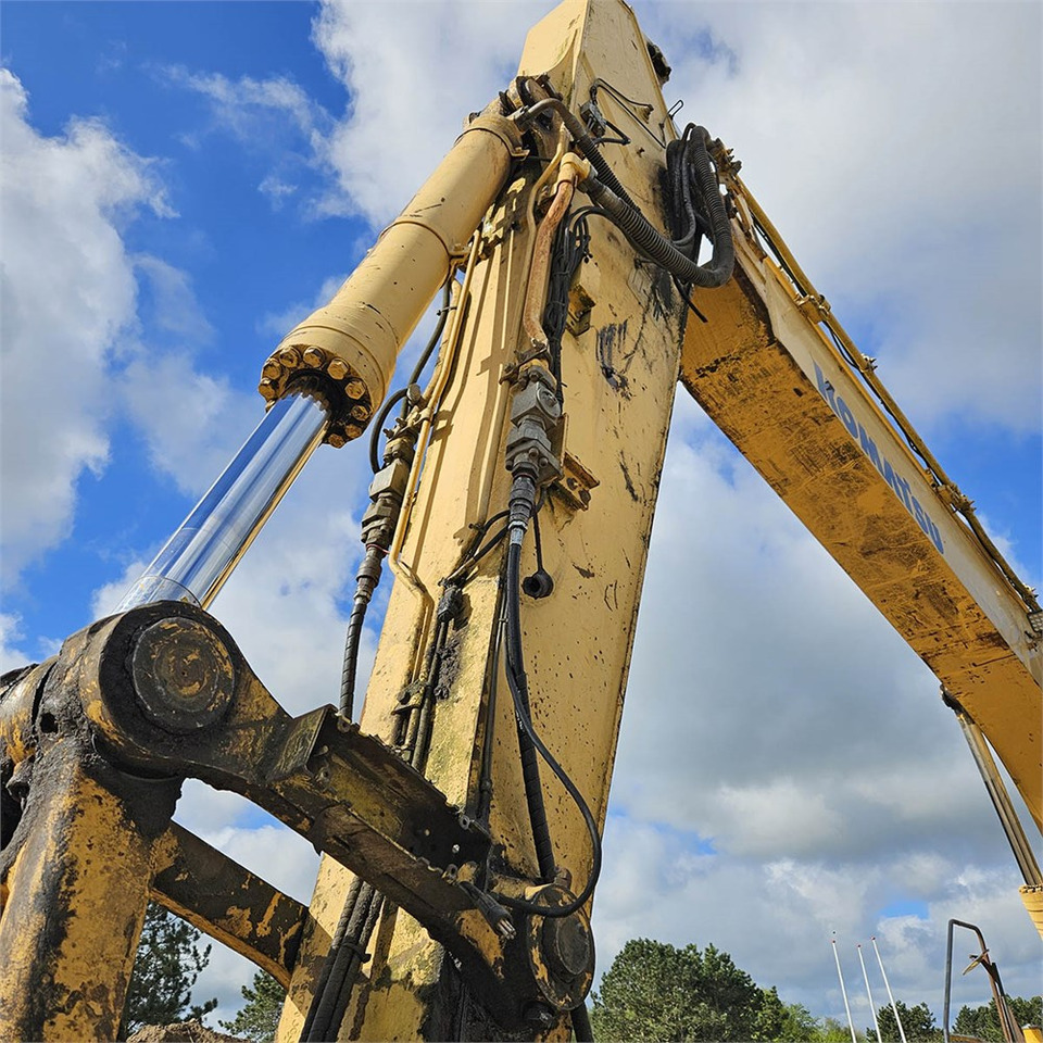 Crawler excavator Komatsu PC240 LC-8: picture 28