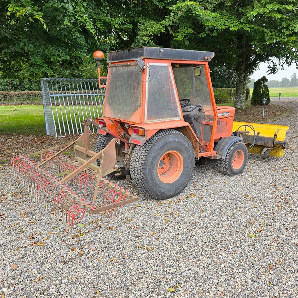 Kubota B8200 - Municipal tractor: picture 5 Kubota B8200 - Municipal tractor: picture 5