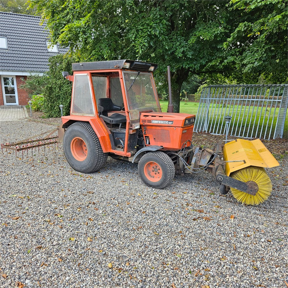 Kubota B8200 - Municipal tractor: picture 2 Kubota B8200 - Municipal tractor: picture 2
