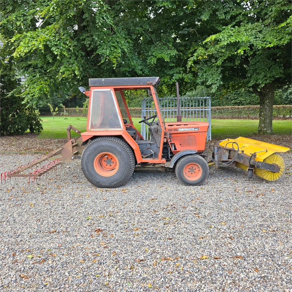 Kubota B8200 - Municipal tractor: picture 4 Kubota B8200 - Municipal tractor: picture 4