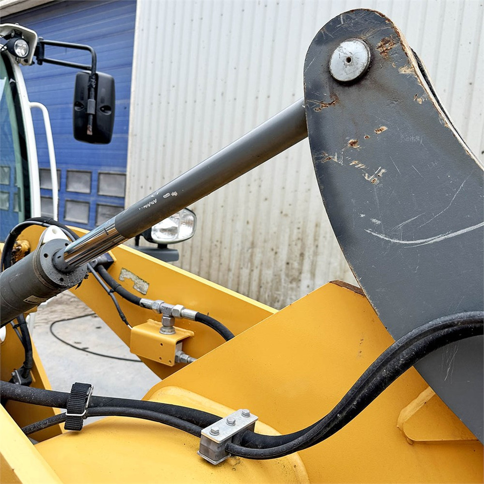 Wheel loader Liebherr L506C: picture 23
