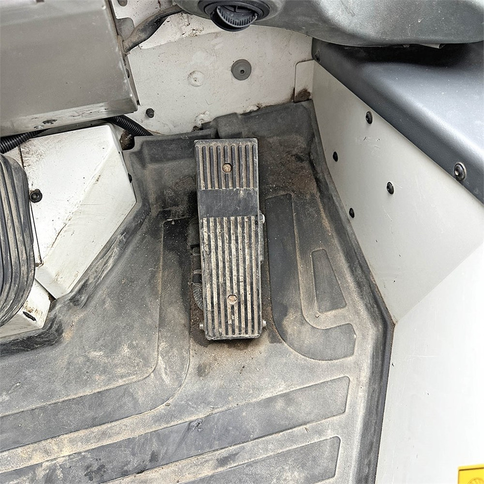 Wheel loader Liebherr L506C: picture 16