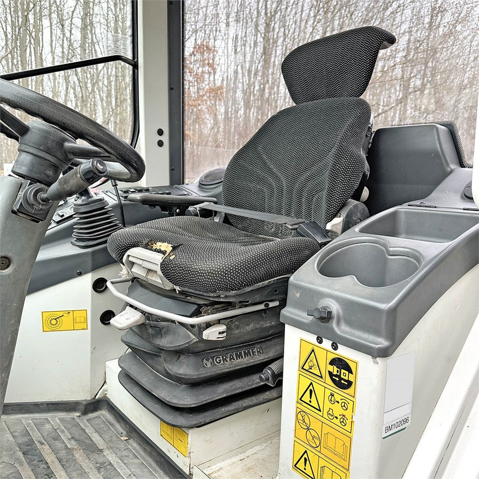 Wheel loader Liebherr L506C: picture 11