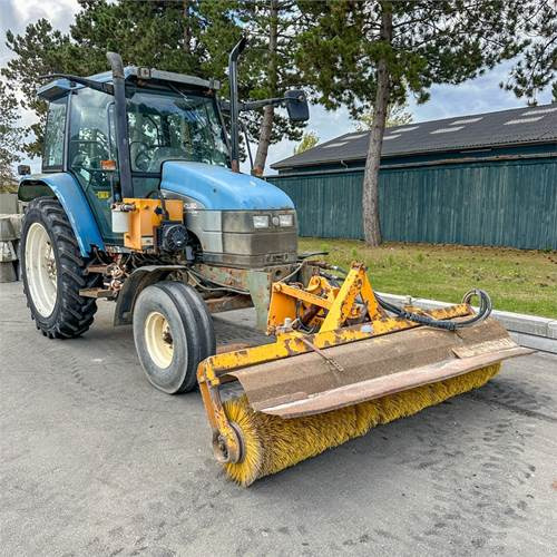New Holland TS90 - Farm tractor: picture 1 New Holland TS90 - Farm tractor: picture 1