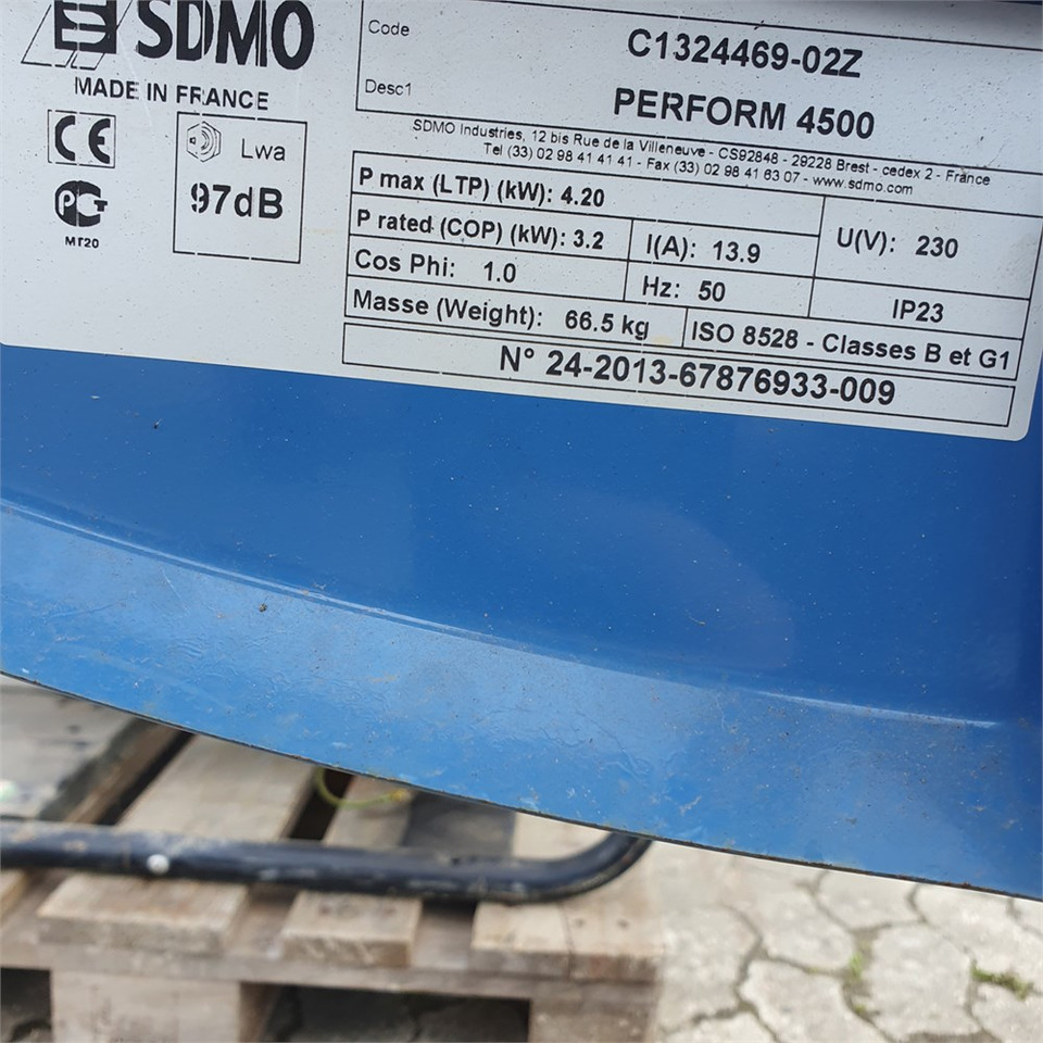 SDMO 4500 - Generator set: picture 4 SDMO 4500 - Generator set: picture 4