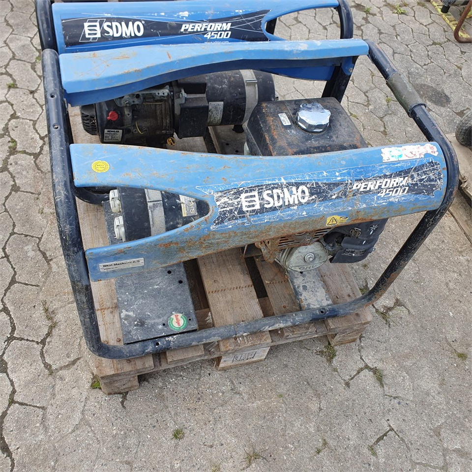 SDMO 4500 - Generator set: picture 3 SDMO 4500 - Generator set: picture 3