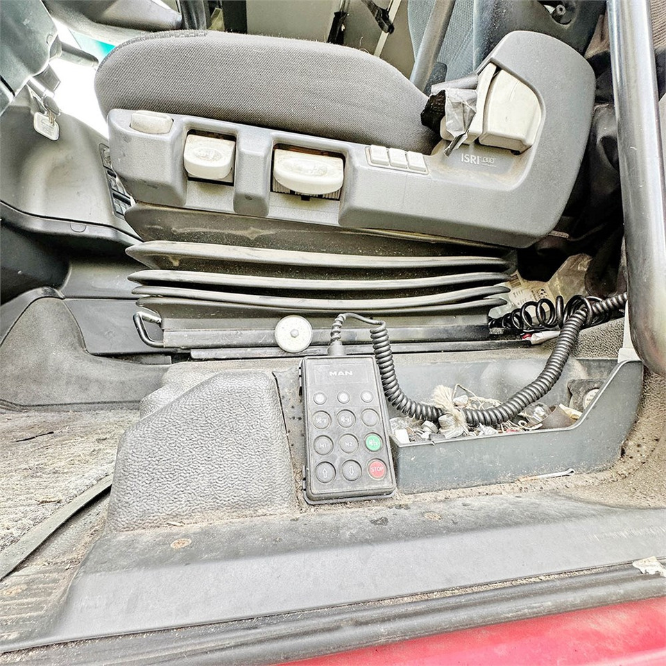 Tractor unit MAN TG 26.6x2-2 BLS: picture 11