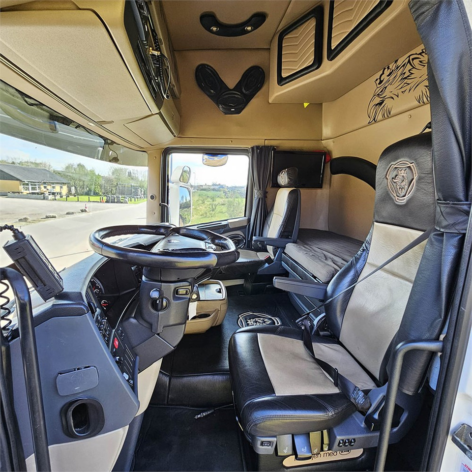 Tractor unit Scania R 560 LA6X2 4MNB: picture 11
