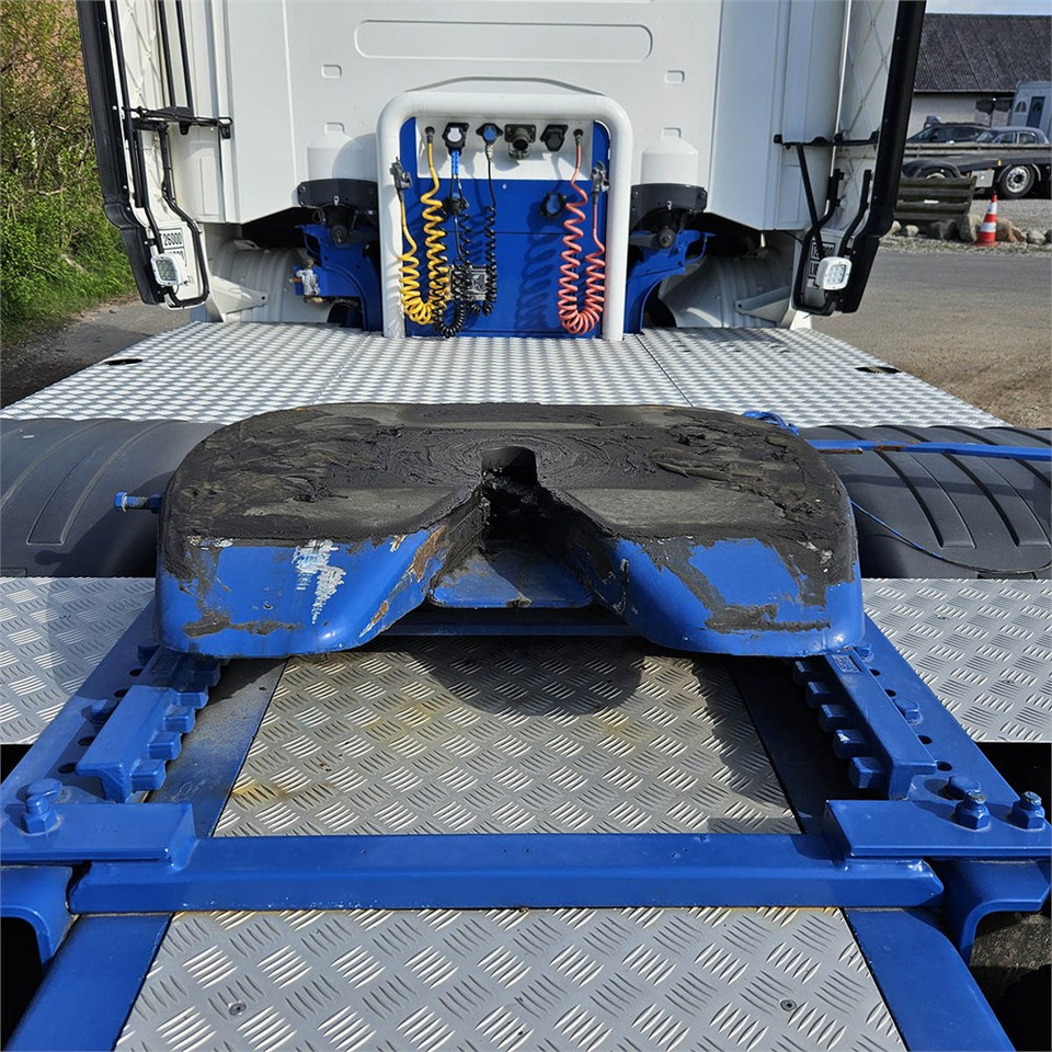 Tractor unit Scania R 560 LA6X2 4MNB: picture 36