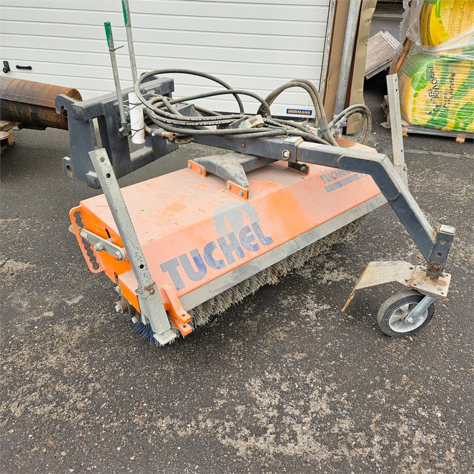 Tuchel Plus 590 - 135 - Broom: picture 1 Tuchel Plus 590 - 135 - Broom: picture 1