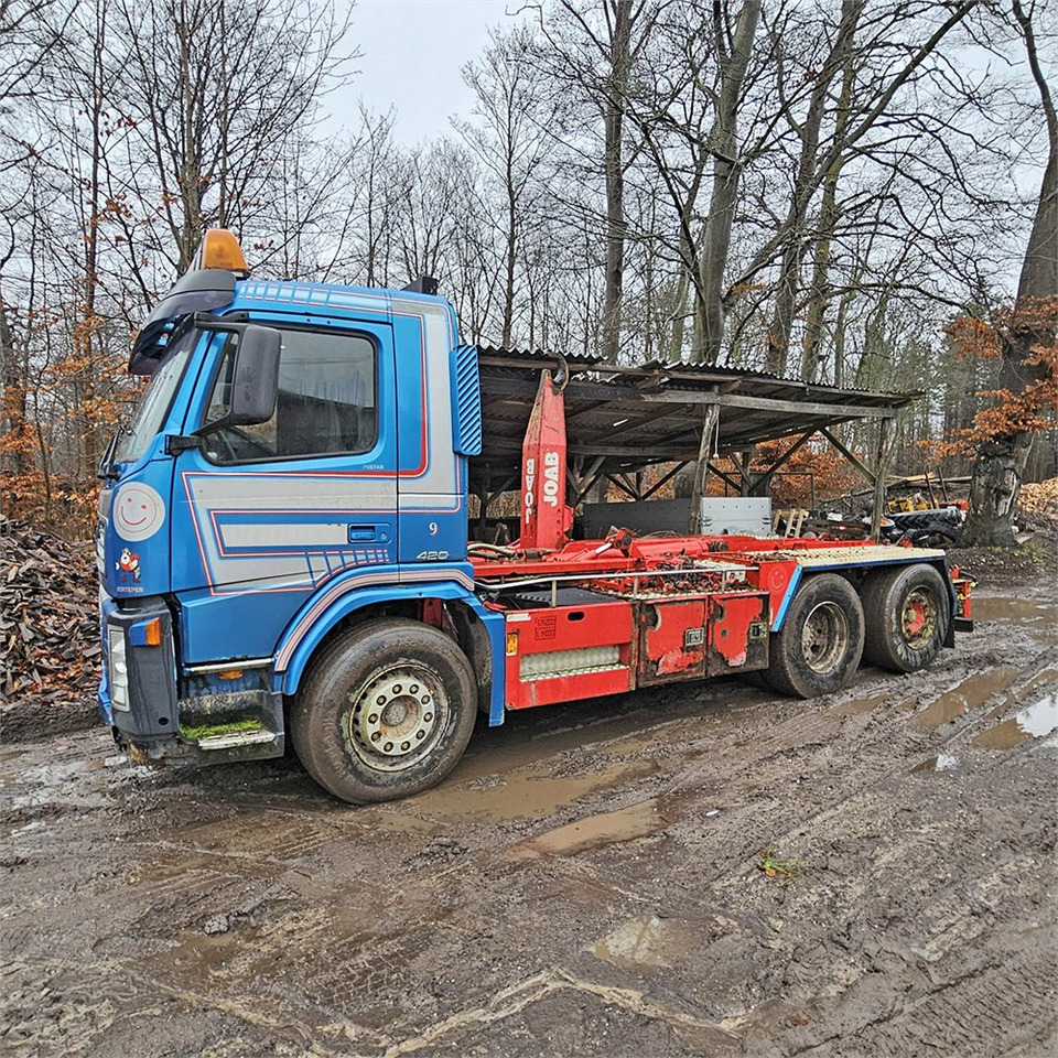 Volvo 420 - Hook lift truck: picture 1 Volvo 420 - Hook lift truck: picture 1