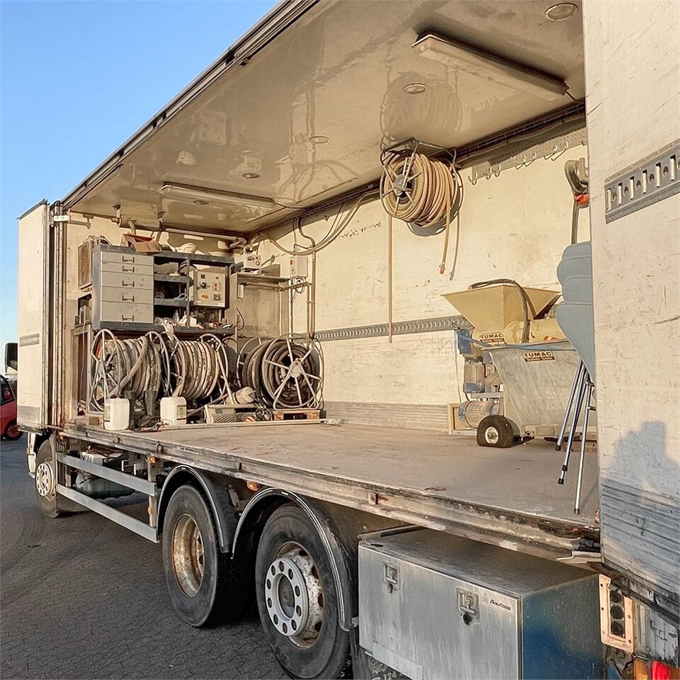 Box truck Volvo FM12: picture 24