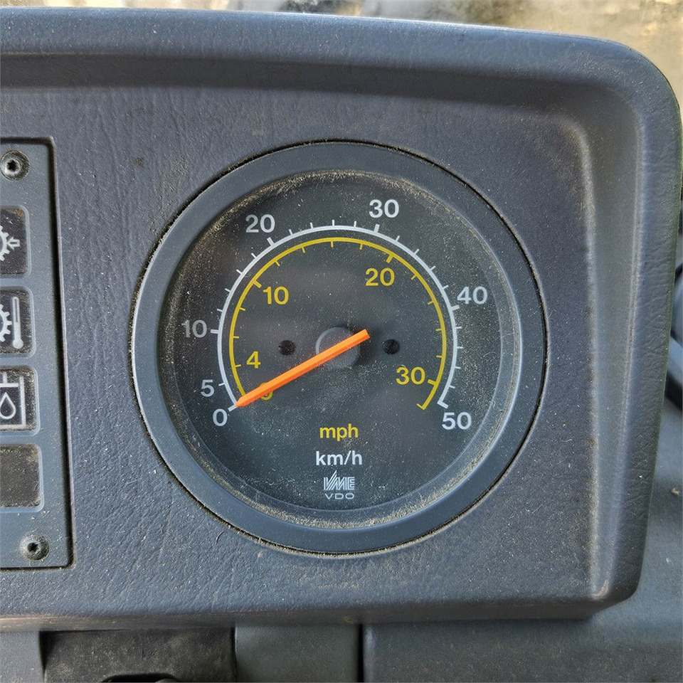 Wheel loader Volvo L70 B: picture 28