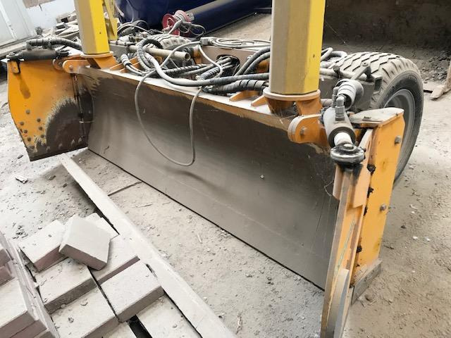 GUTZWILLER FG 20 - Blade for Bulldozer: picture 1 GUTZWILLER FG 20 - Blade for Bulldozer: picture 1